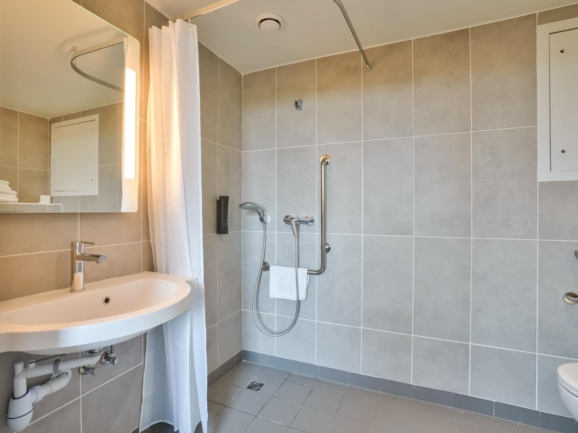 B&B Hotel Paris Porte D'Orleans Montrouge Esterno foto